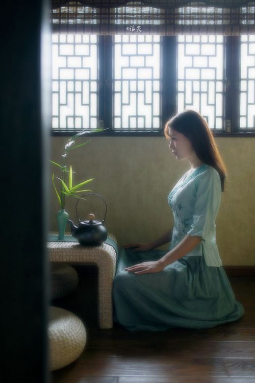 德甲：拜仁4-0大胜奥格斯堡，莱万完成帽子戏法，德甲拜仁vs奥格斯堡